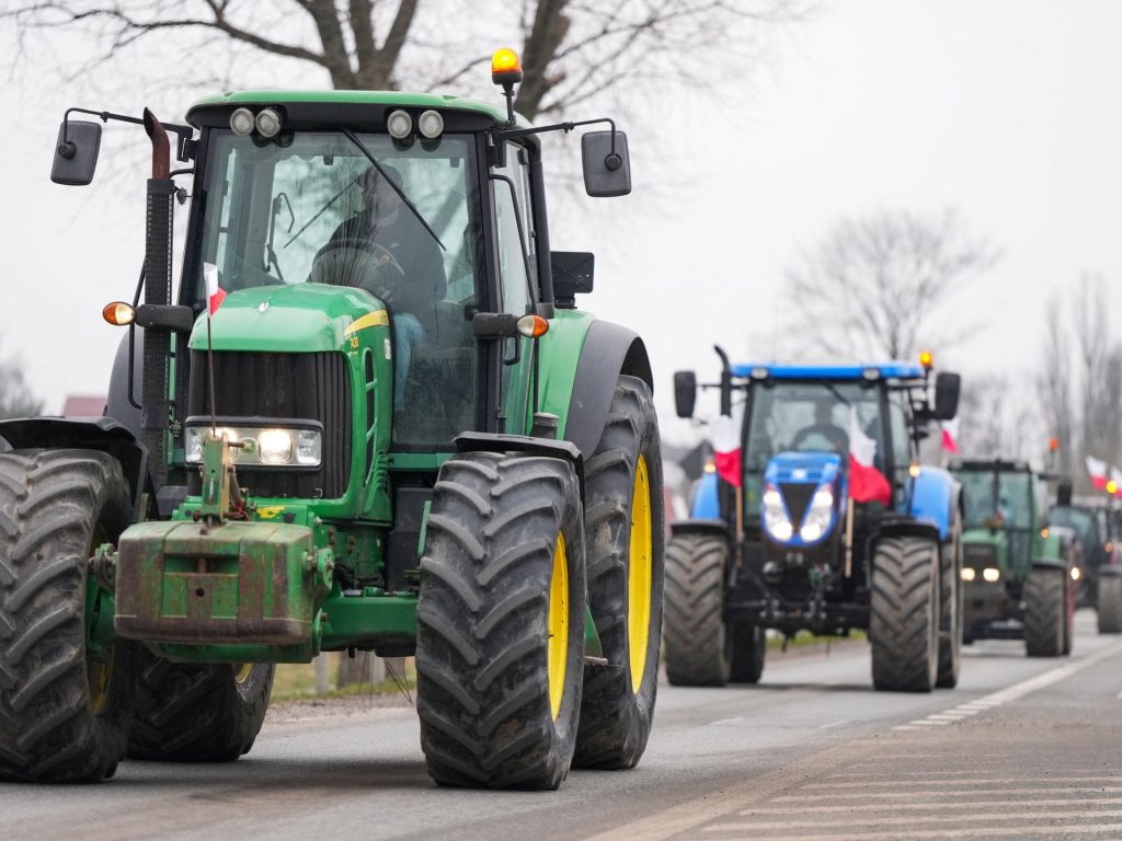 Gli agricoltori polacchi sospendono il blocco del confine con l'Ucraina