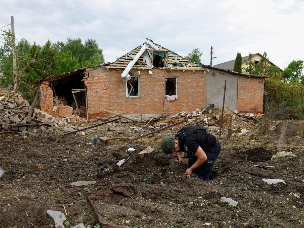 Gli attacchi russi nella regione ucraina di Kharkiv uccidono almeno 11 persone