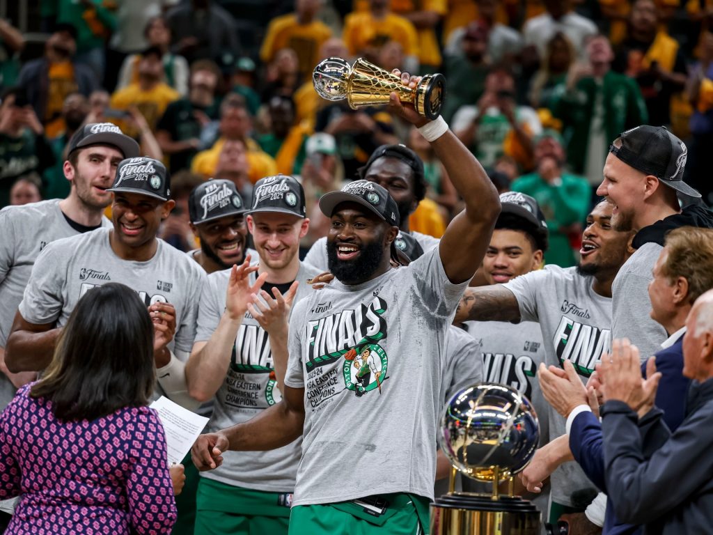 I Boston Celtics raggiungono le finali NBA vincendo sugli Indiana Pacers