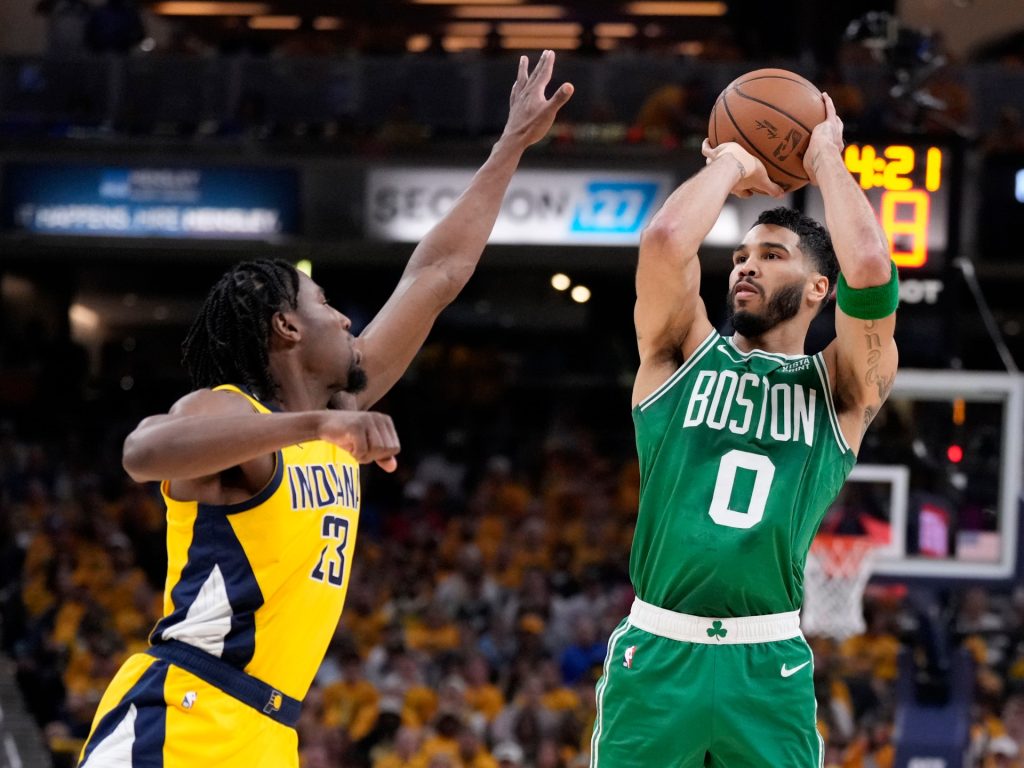 I Celtics si radunano tardi per spingere i Pacers sull'orlo dell'eliminazione nei playoff NBA