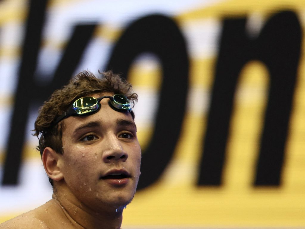 Il campione olimpico di nuoto tunisino Ahmed Hafnaoui probabilmente salterà Parigi 2024