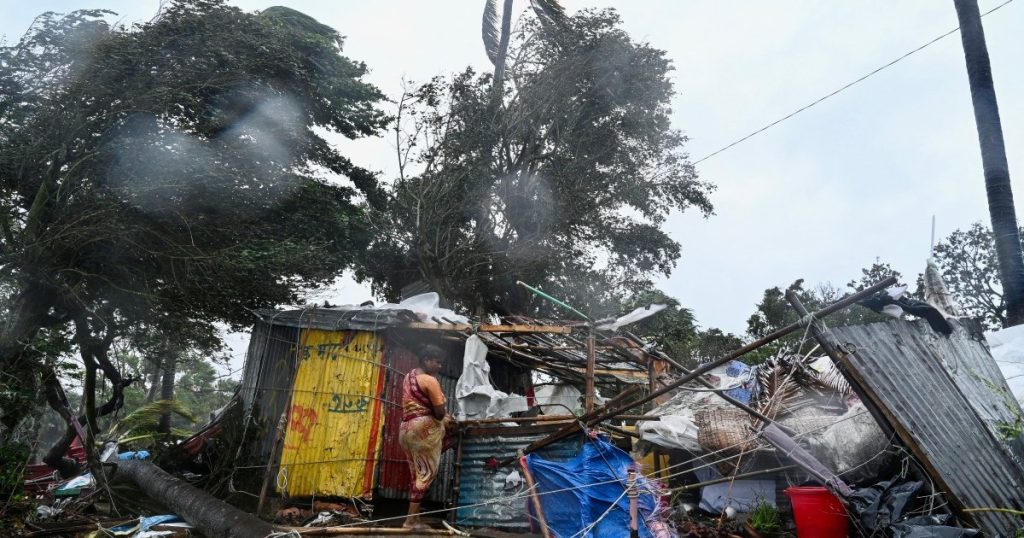 Il ciclone Remal spazza via i tetti di paglia e taglia l'elettricità in Bangladesh e India |  Notizie sul clima