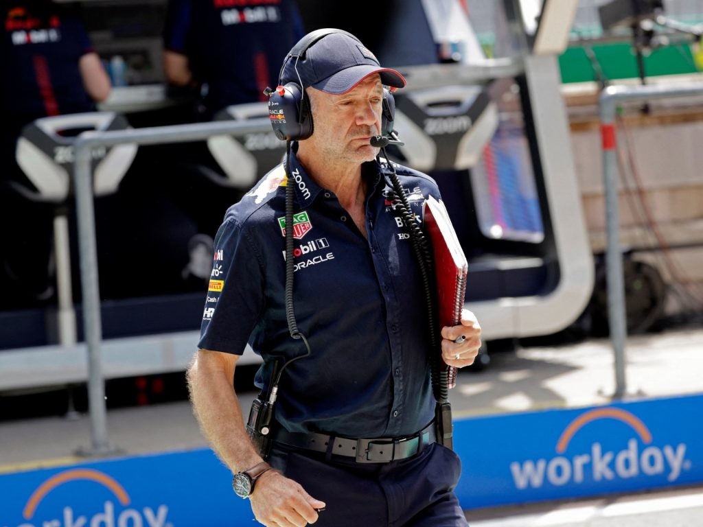 Il guru del design F1 Newey conferma l'uscita nel 2025 in colpo alla Red Bull Racing