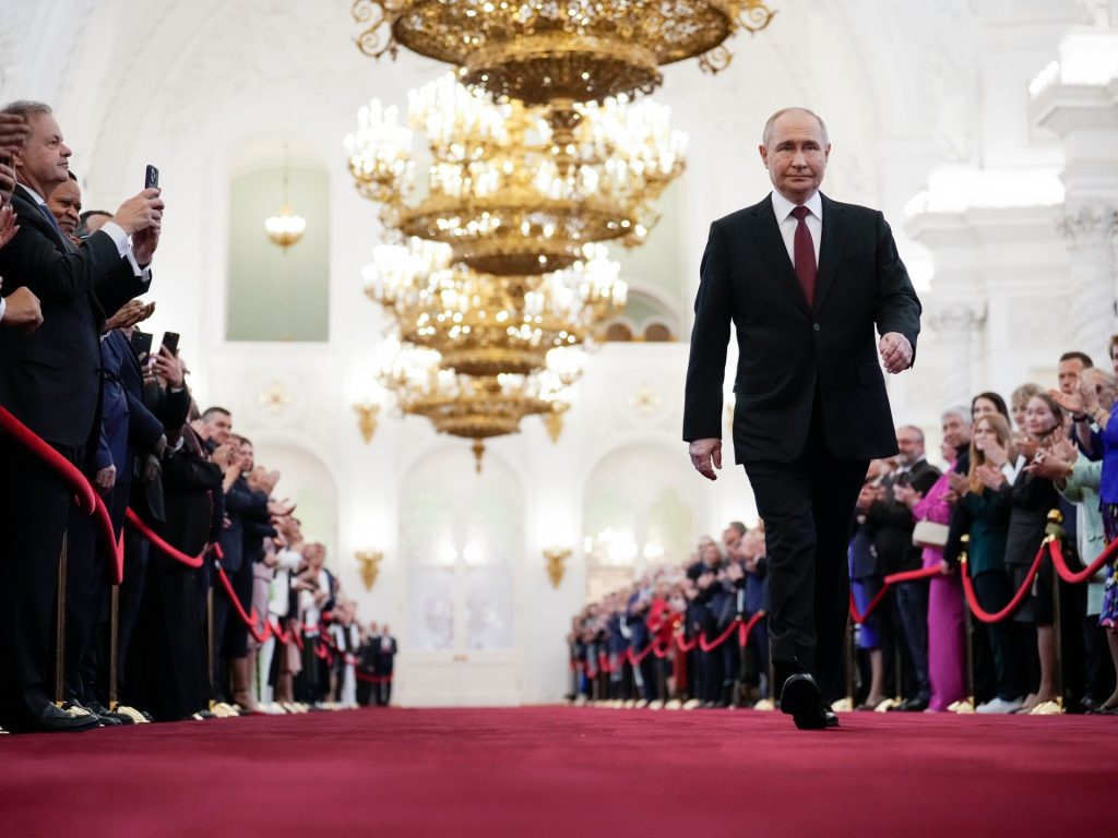 "Insieme vinceremo": Putin ha prestato giuramento come presidente della Russia