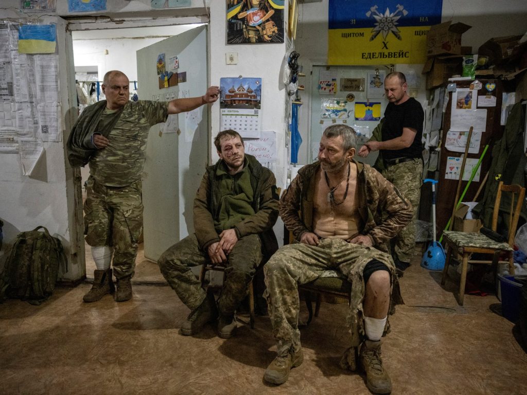 L’Europa abbandona i vincoli per aiutare l’Ucraina, mentre gli Stati Uniti vacillano cautamente