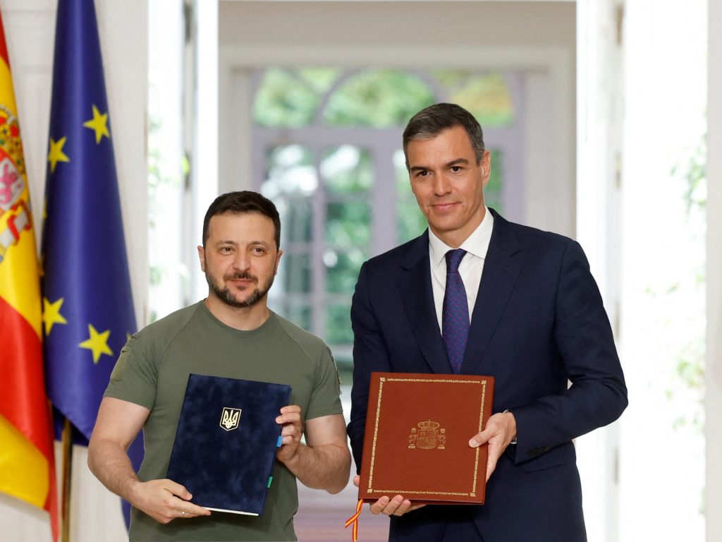 La Spagna promette 1 miliardo di euro di aiuti militari all’Ucraina nel 2024