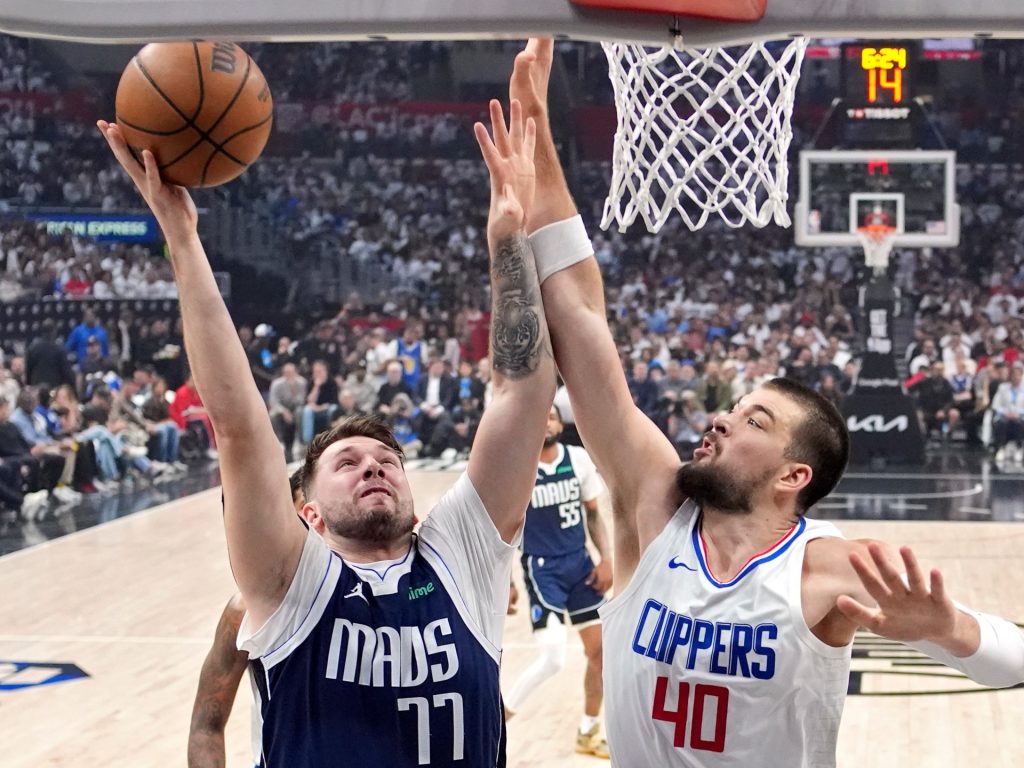 Playoff NBA: i Celtics schiacciano gli Heat e vincono la serie, i Mavericks battono i Clippers