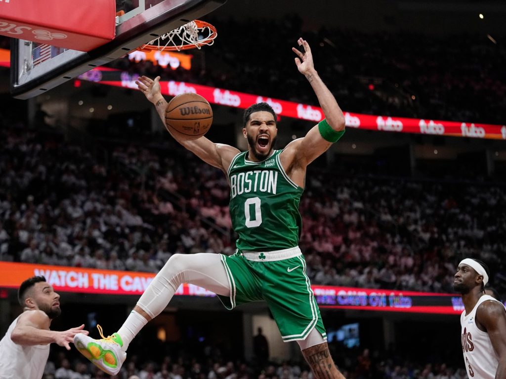 Playoff NBA: le stelle brillano per i Celtics, Mavericks nelle vittorie in Gara 3