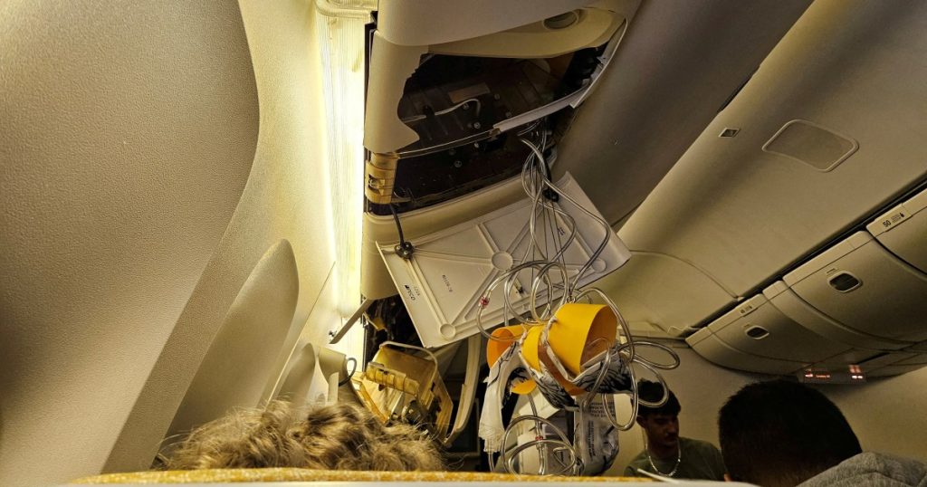 Singapore Airlines cambia le regole delle cinture di sicurezza, rotta dopo una turbolenza fatale