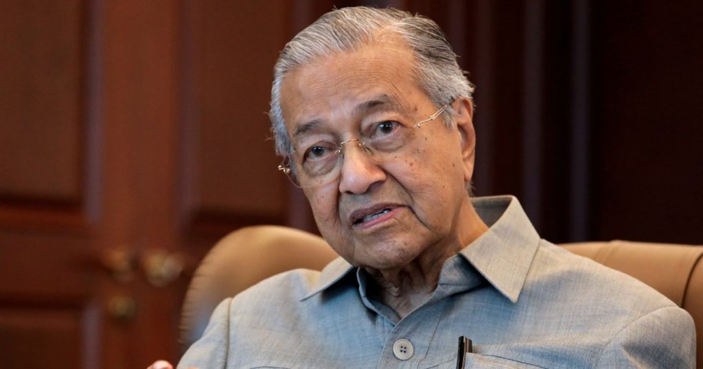 Mahathir della Malesia nega la corruzione, afferma che la maggior parte dei suoi soldi "ora sono andati"