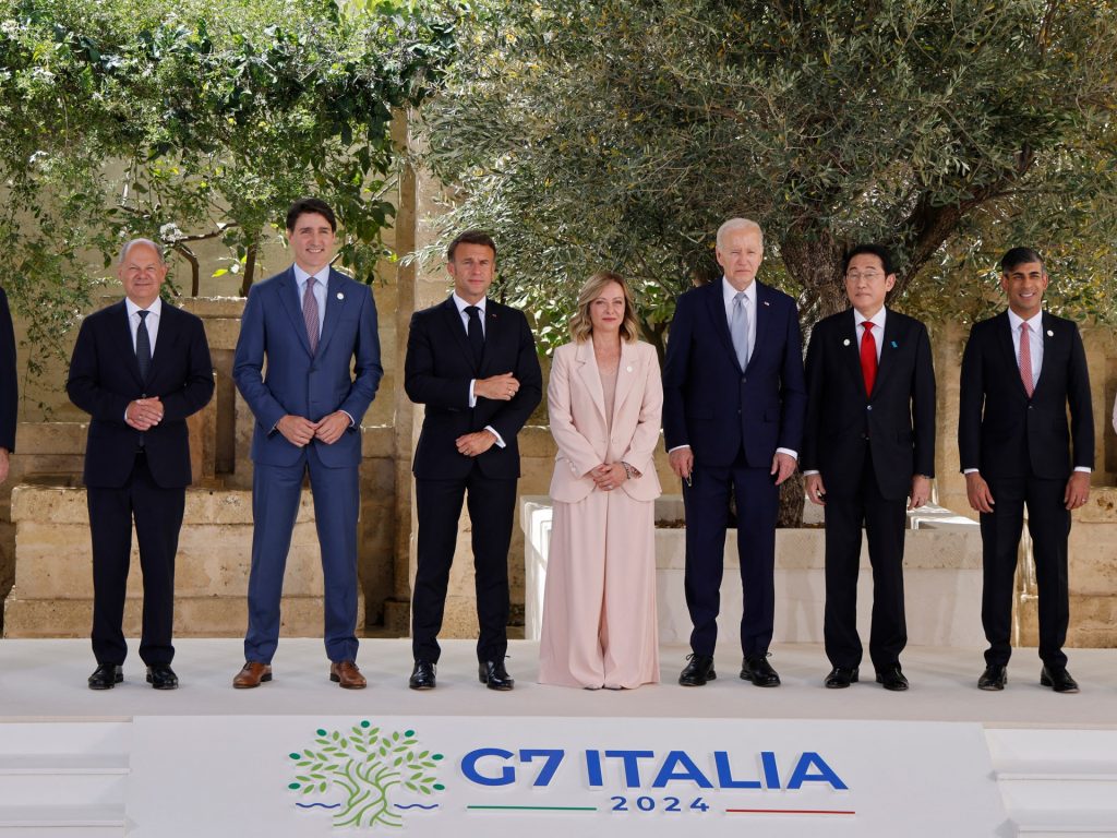 I leader del G7 concordano un prestito di 50 miliardi di dollari per l’Ucraina in occasione del vertice annuale