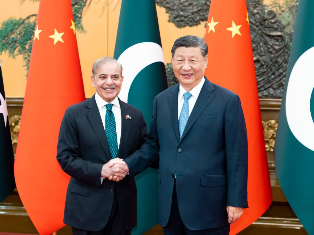 Possono gli alleati del Pakistan contribuire a rilanciare la sua economia attraverso gli investimenti in dollari?