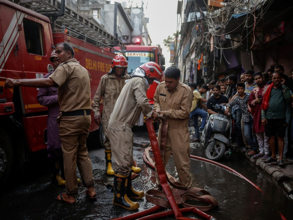Caldo record e incendi in aumento spingono i vigili del fuoco di Delhi sull'orlo del baratro | Clima