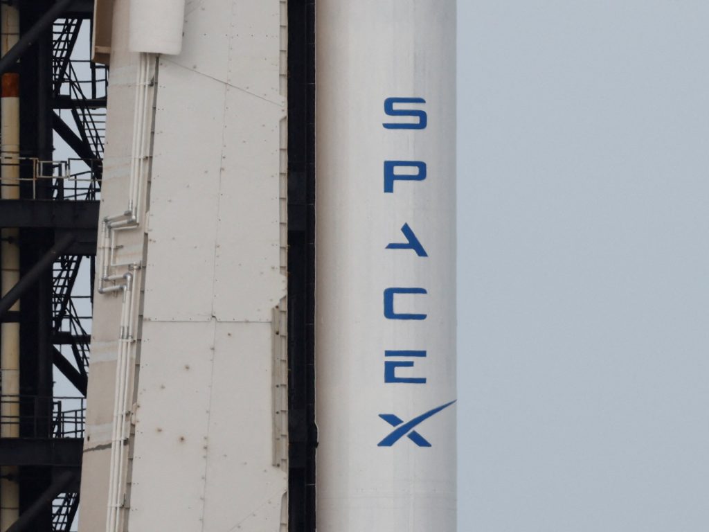 Ex lavoratori di SpaceX intentano una causa per molestie e licenziamento illegittimo