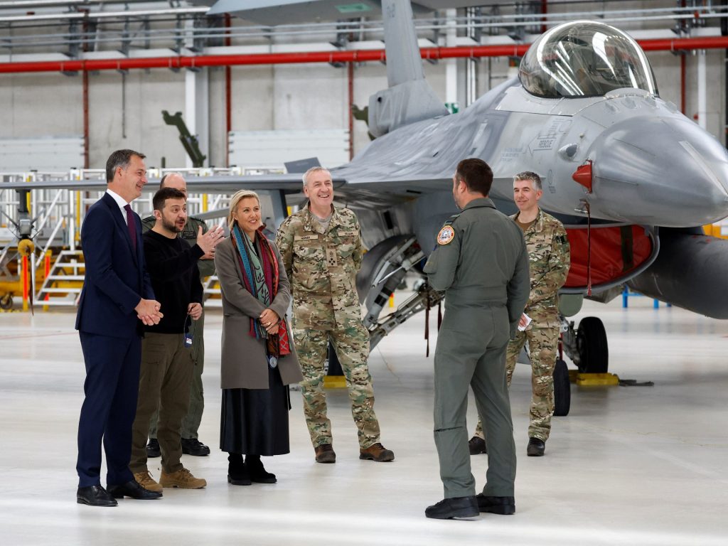L'Ucraina cerca un parcheggio sicuro per gli F-16 all'estero