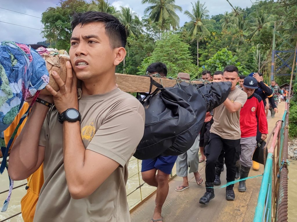 Indonesia, il bilancio delle vittime sale a 23 dopo la frana in una miniera d'oro illegale