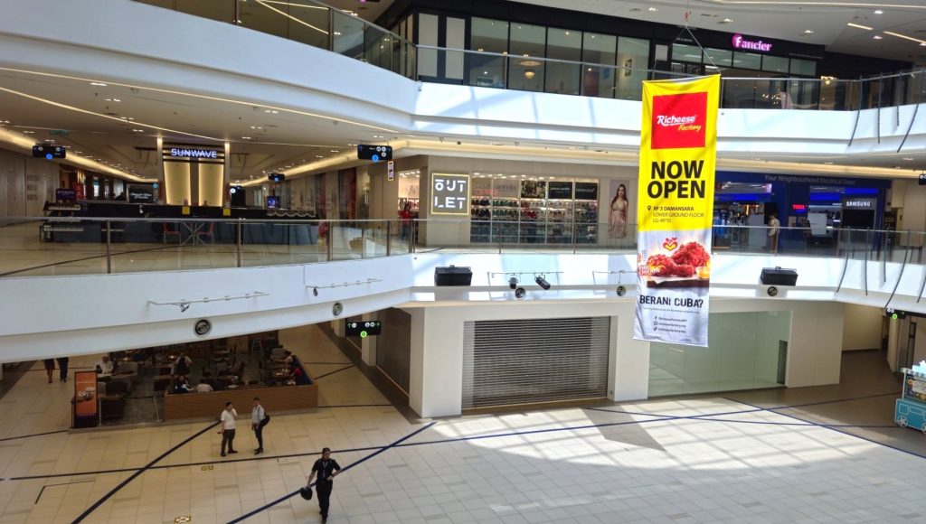 La Malesia sta costruendo centri commerciali come una pazza, ma i clienti non arrivano