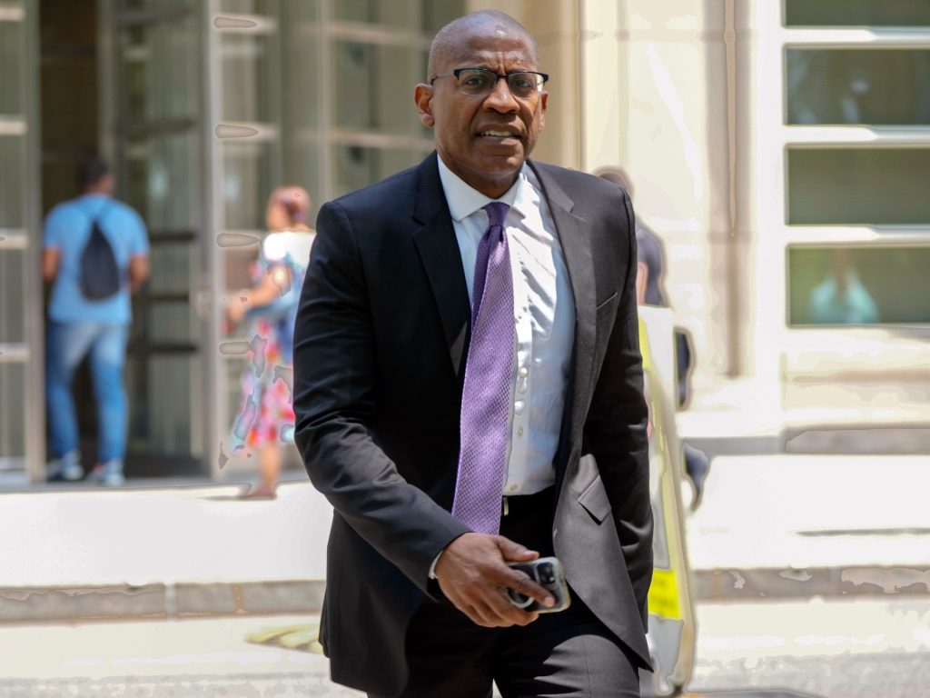 Il co-fondatore di Ozy Media Carlos Watson dichiarato colpevole di frode