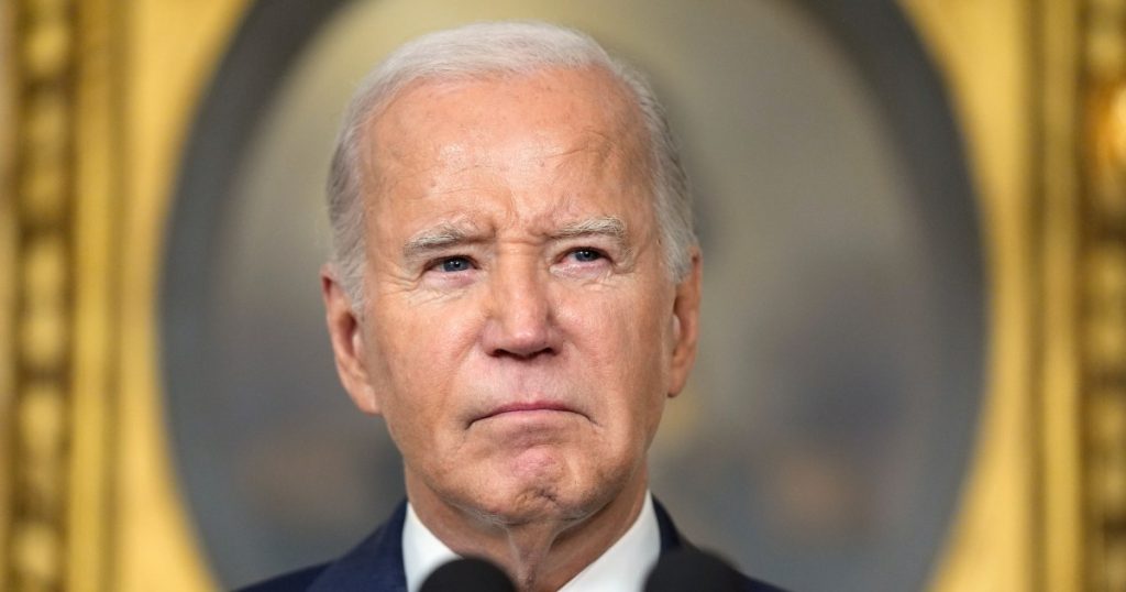 Prima che i problemi di età lo costringessero ad andarsene, Biden era indebolito dall'angoscia per l'economia