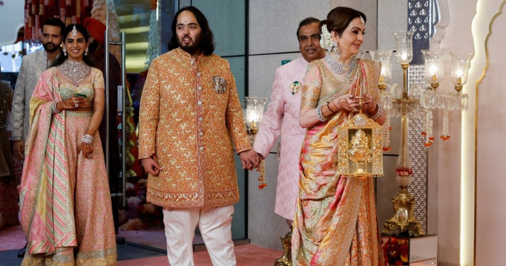 Le nozze sfarzose di Anant Ambani mettono in luce la "classe media mancante" dell'India