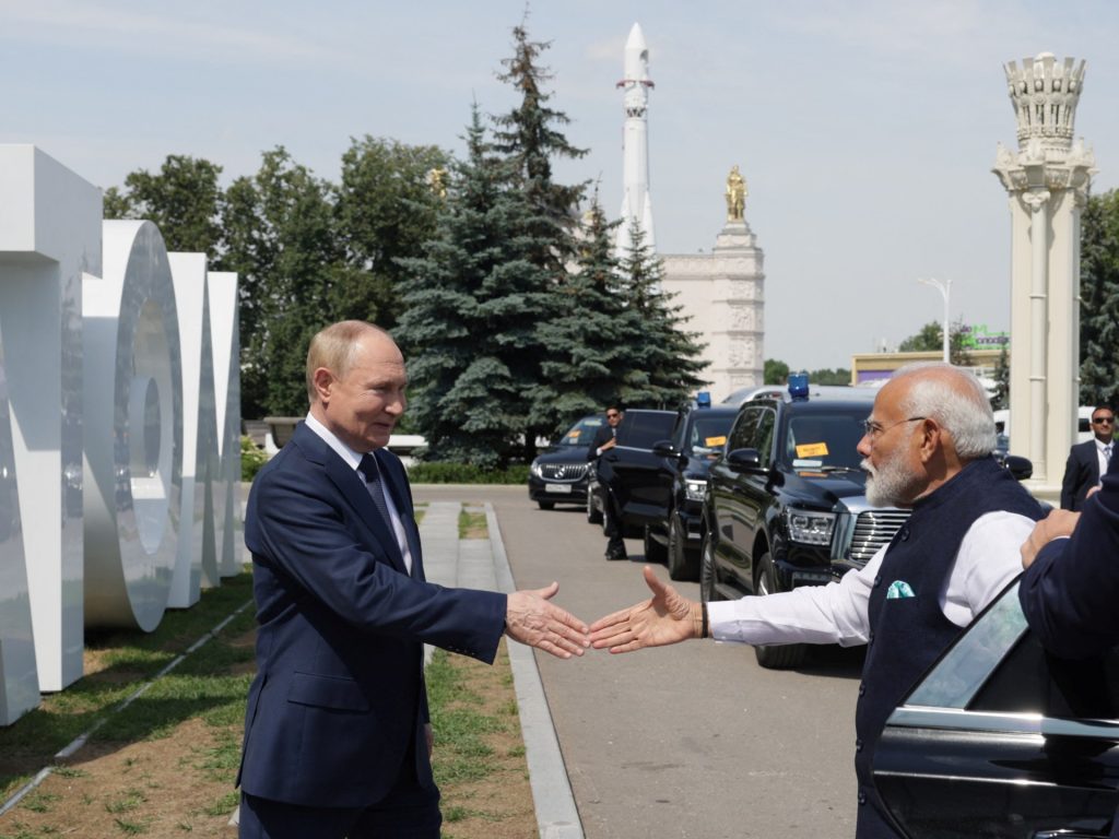 "La guerra non può risolvere i problemi", dice il premier indiano Modi a Putin