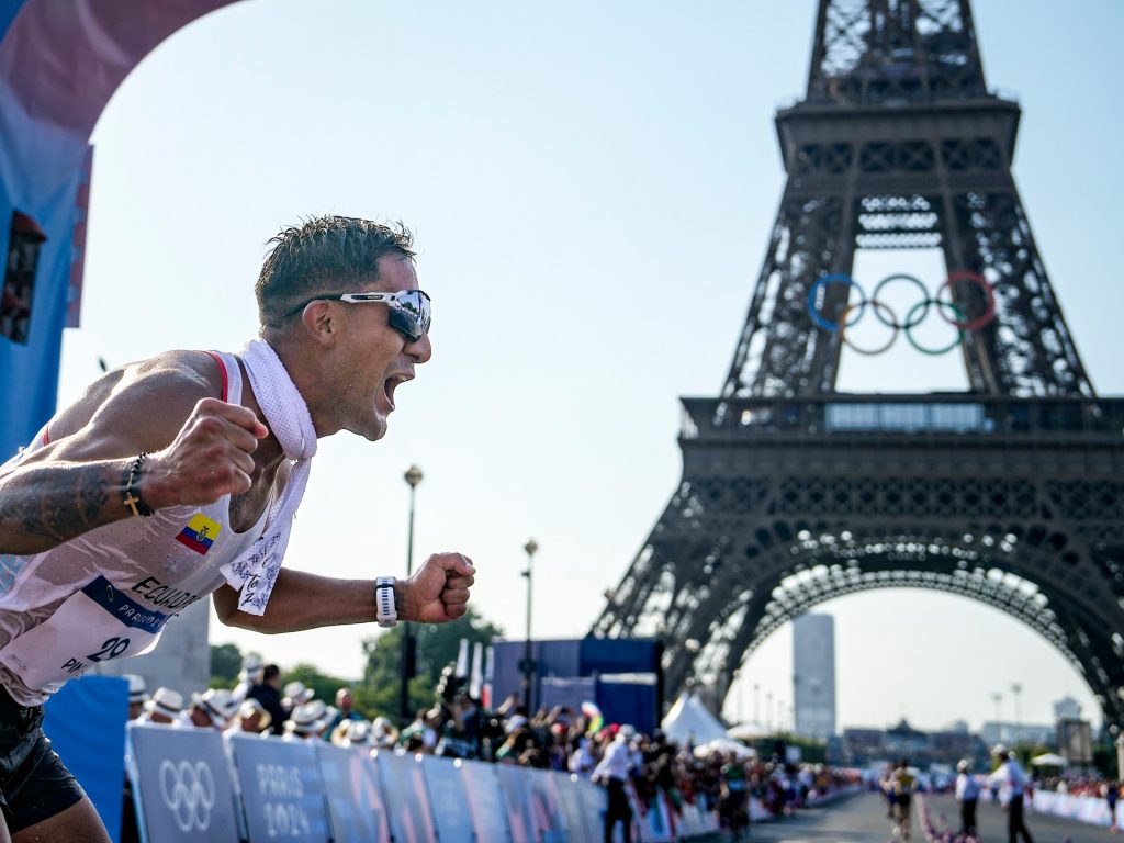 Ecuador e Cina: oro nella corsa con i sacchi per dare il via all'atletica alle Olimpiadi di Parigi