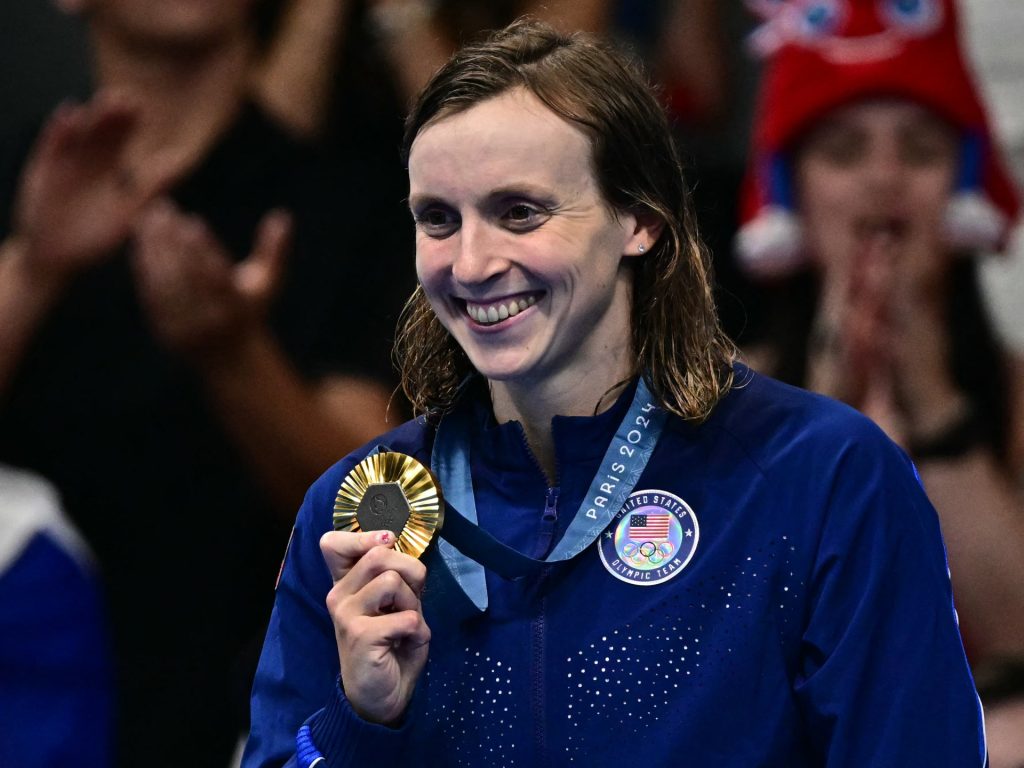 Ledecky sigilla lo status di GOAT, gli USA battono il record mondiale nella piscina olimpica