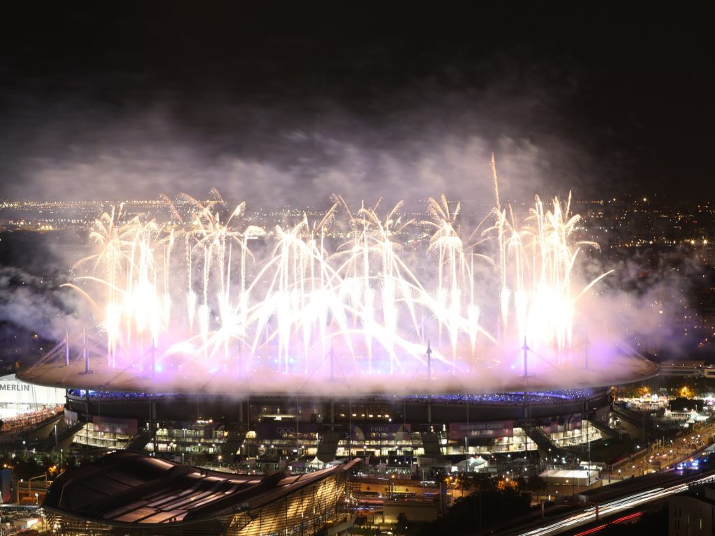 Olimpiadi di Parigi 2024 chiuse, Los Angeles prende la torcia: cinque punti chiave
