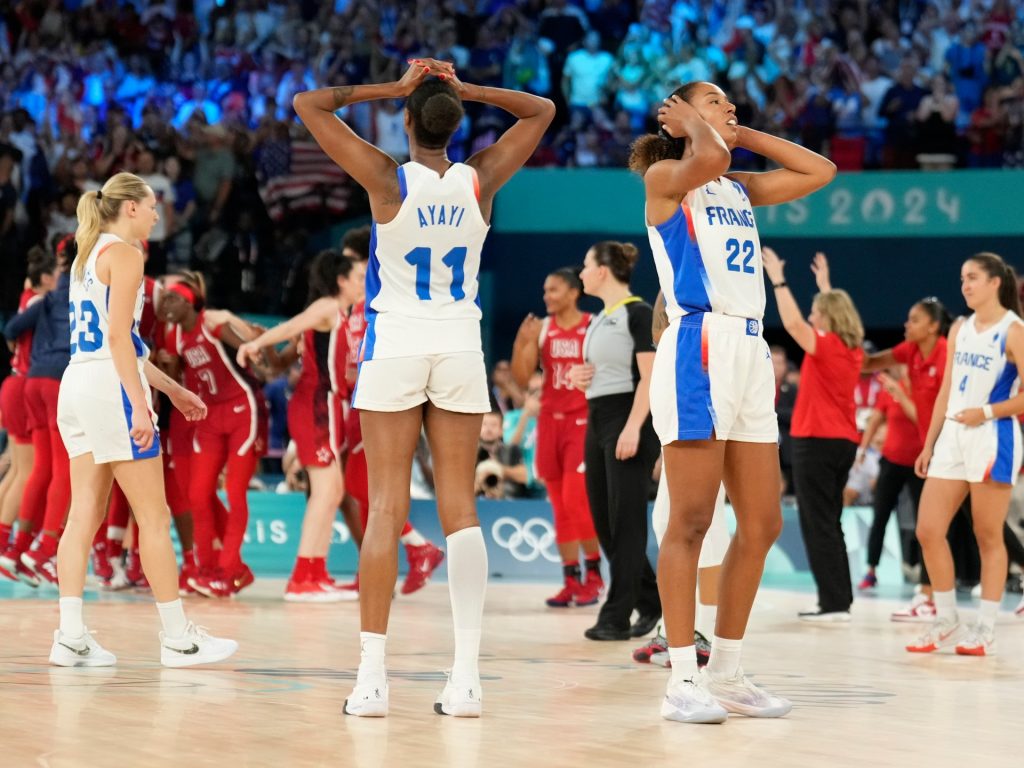 Gli USA hanno battuto la Francia in un'emozionante partita per la medaglia d'oro nel basket femminile alle Olimpiadi