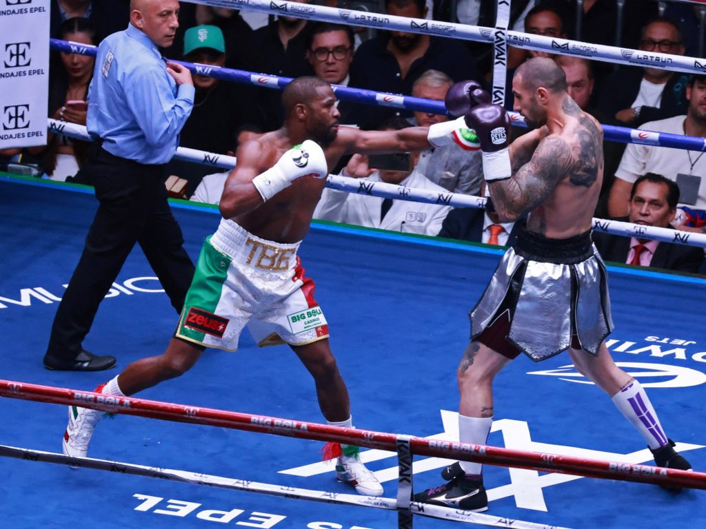 Mayweather domina di nuovo Gotti nella rivincita del pugilato esibizione di Città del Messico