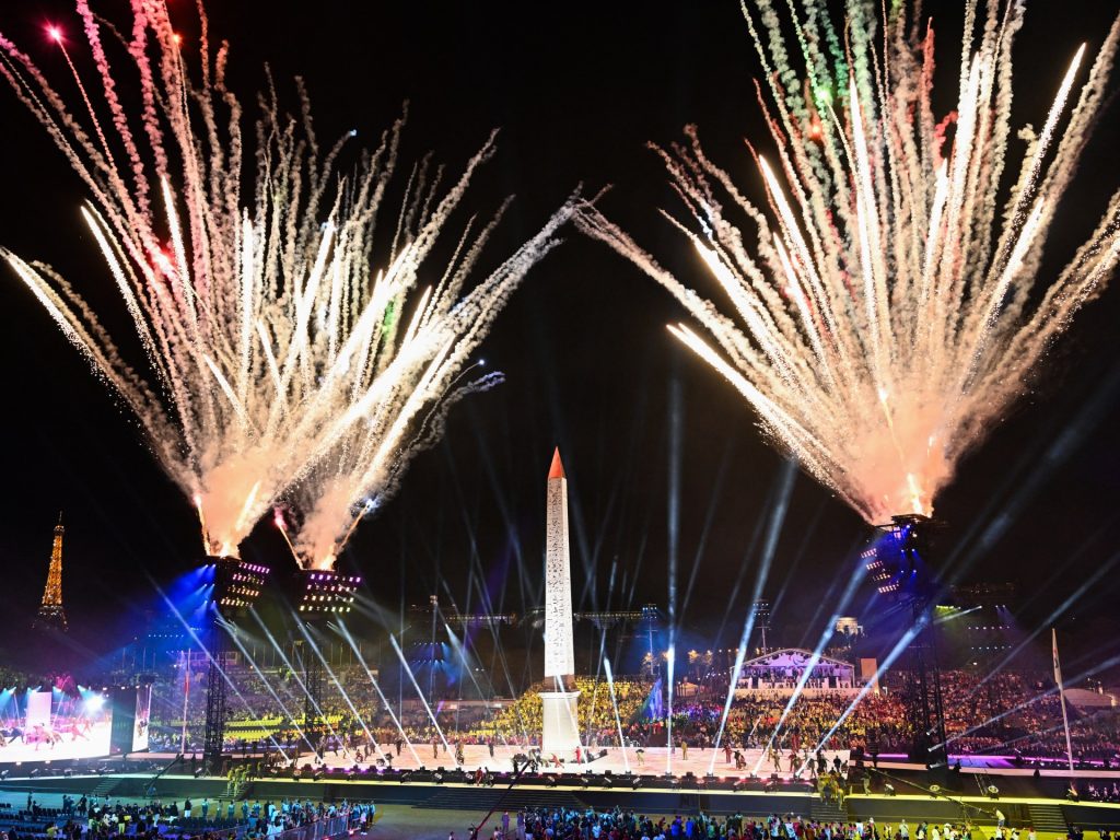 Una cerimonia di apertura colorata e gioiosa dà il via ai Giochi Paralimpici di Parigi 2024