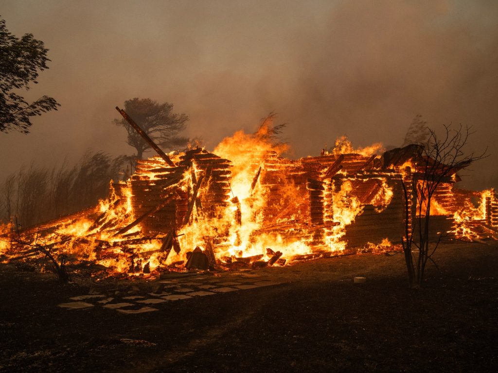 Foto: Incendio boschivo in Grecia costringendo all'evacuazione di città e ospedali | Notizie meteo