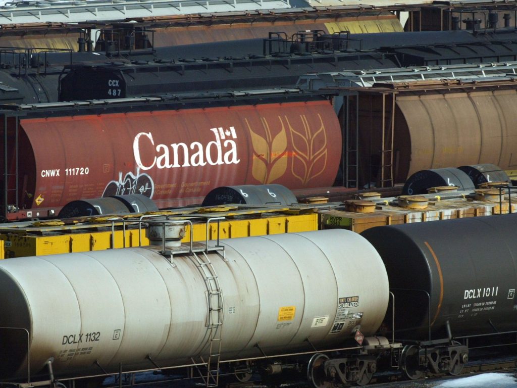 Il Canada chiede alle compagnie ferroviarie e ai sindacati di evitare paralizzanti scioperi