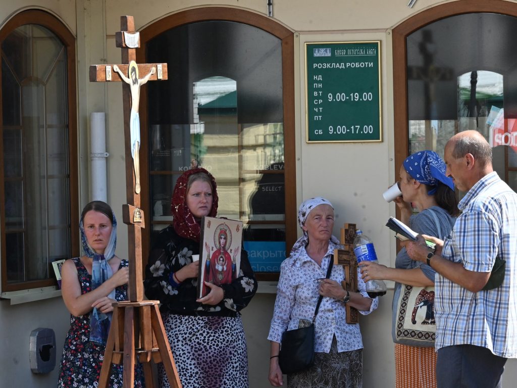 L'Ucraina adotta una legge "storica" ​​per vietare la Chiesa ortodossa legata a Mosca