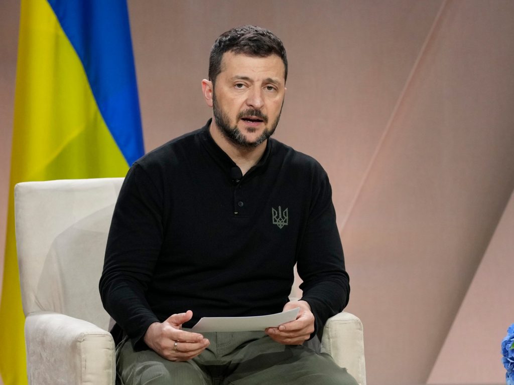 Zelenskyy elogia l'esercito ucraino per aver intensificato gli attacchi alla Russia