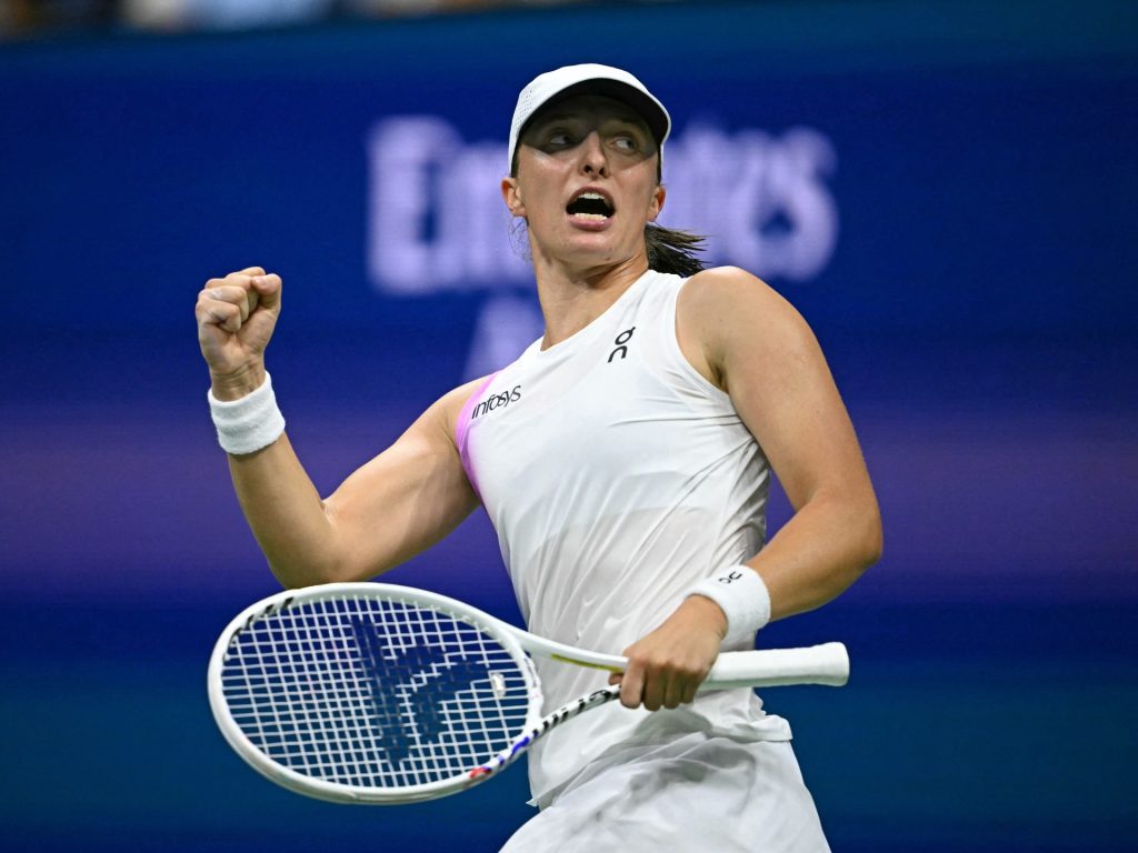 Le teste di serie Sinner e Swiatek continuano la marcia degli US Open mentre gli ex campioni cadono