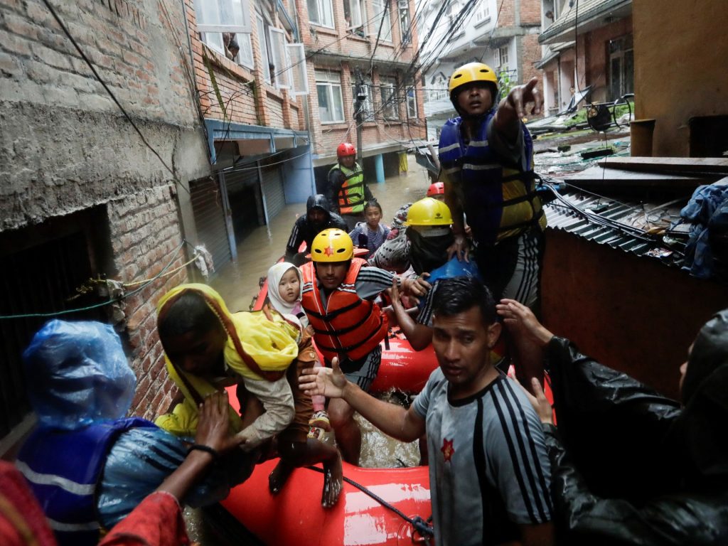 Almeno 38 persone uccise, 29 disperse in Nepal, inondazioni e frane