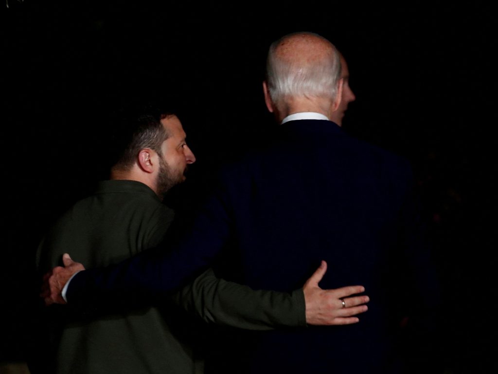 Biden annuncia un “aumento” degli aiuti militari all’Ucraina