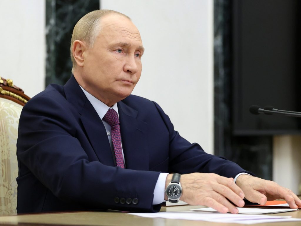 Putin delinea nuove regole per l’uso russo del vasto arsenale nucleare