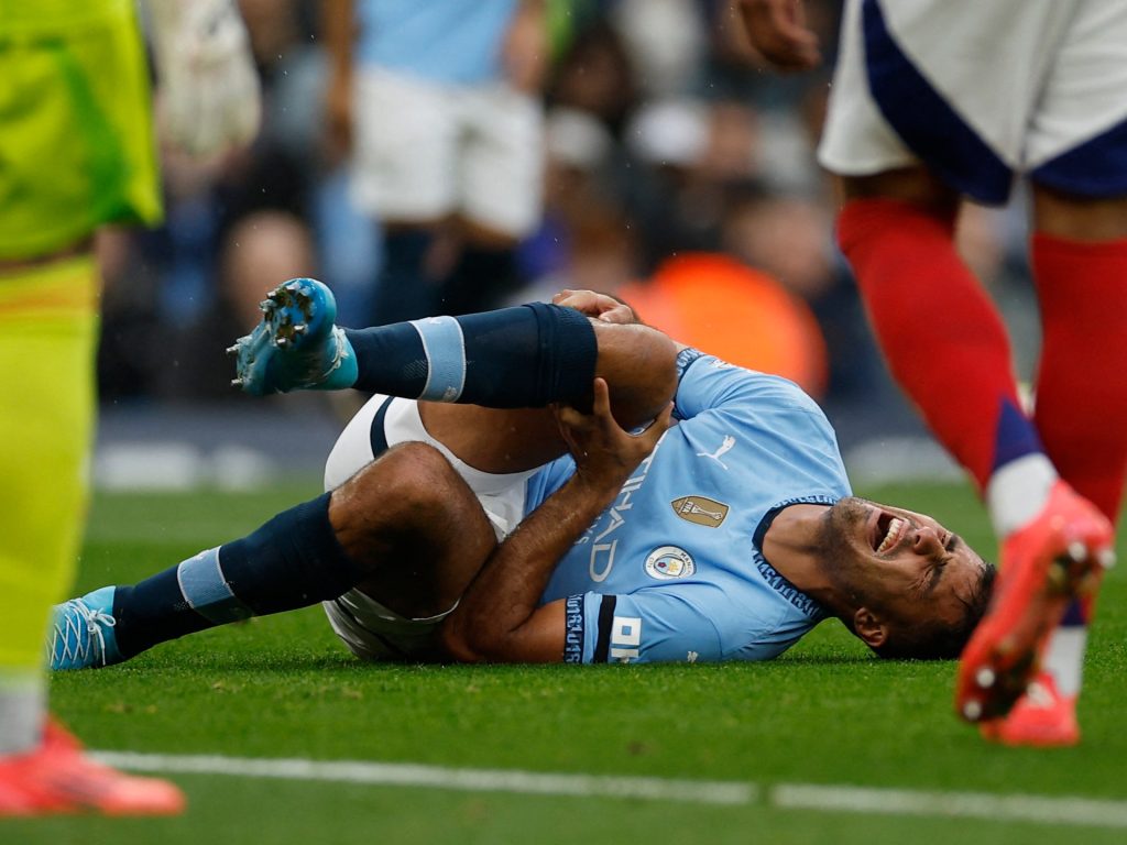 Rodri, centrocampista del Manchester City, fuori per "lungo tempo" a causa di un infortunio al ginocchio