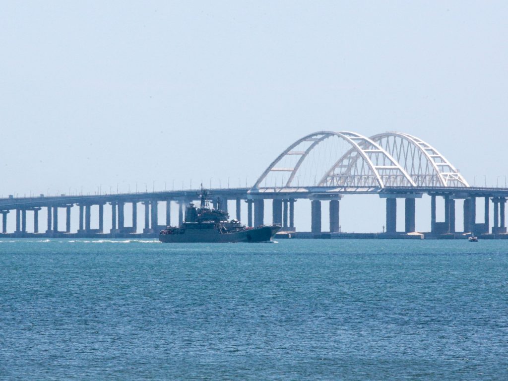 Russia e Ucraina si fronteggiano per lo stretto di Kerch