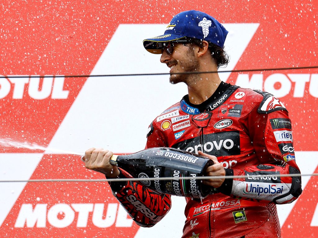 Bagnaia vince la MotoGP del Giappone, riduce il vantaggio di Martin in campionato a 10 punti