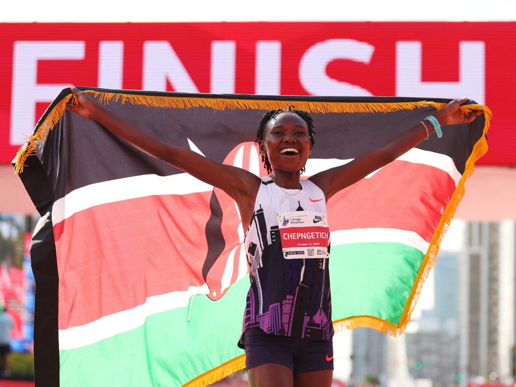 La keniana Ruth Chepngetich batte il record mondiale femminile alla maratona di Chicago
