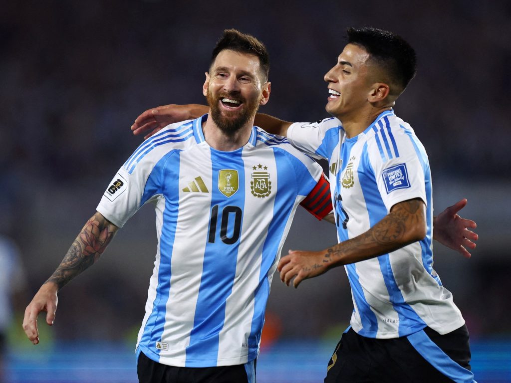 La tripletta di Lionel Messi porta l'Argentina alla vittoria per 6-0 sulla Bolivia