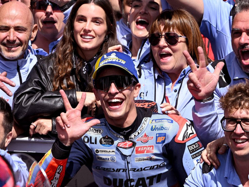 Marc Marquez vince la MotoGP australiana dopo l'epica battaglia con Jorge Martin
