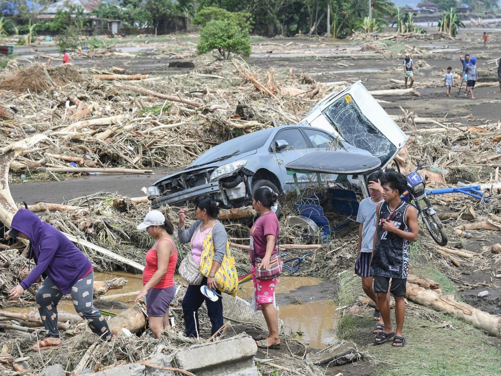 Almeno 76 morti nella tempesta tropicale Trami che si abbatte sulle Filippine