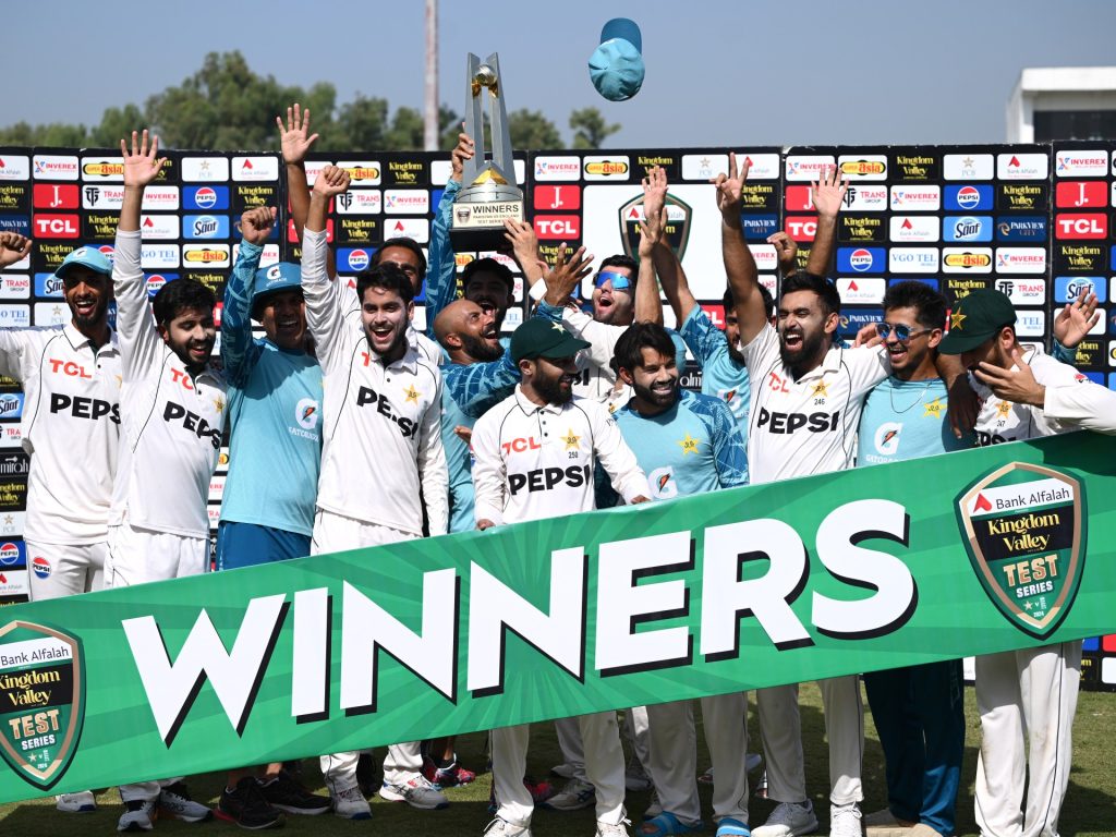 Il Pakistan batte l'Inghilterra per vincere la serie Test dopo l'eroismo di Noman e Sajid
