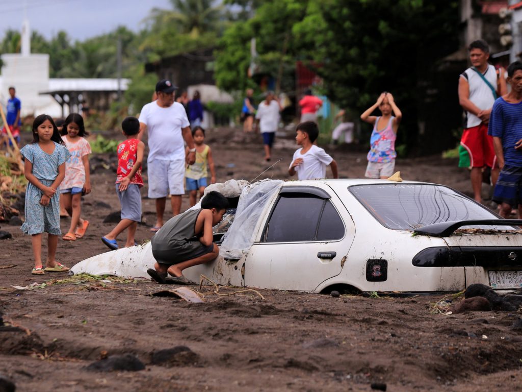 Foto: Migliaia di persone evacuate a causa della tempesta tropicale che colpisce le Filippine | Notizie sulle inondazioni