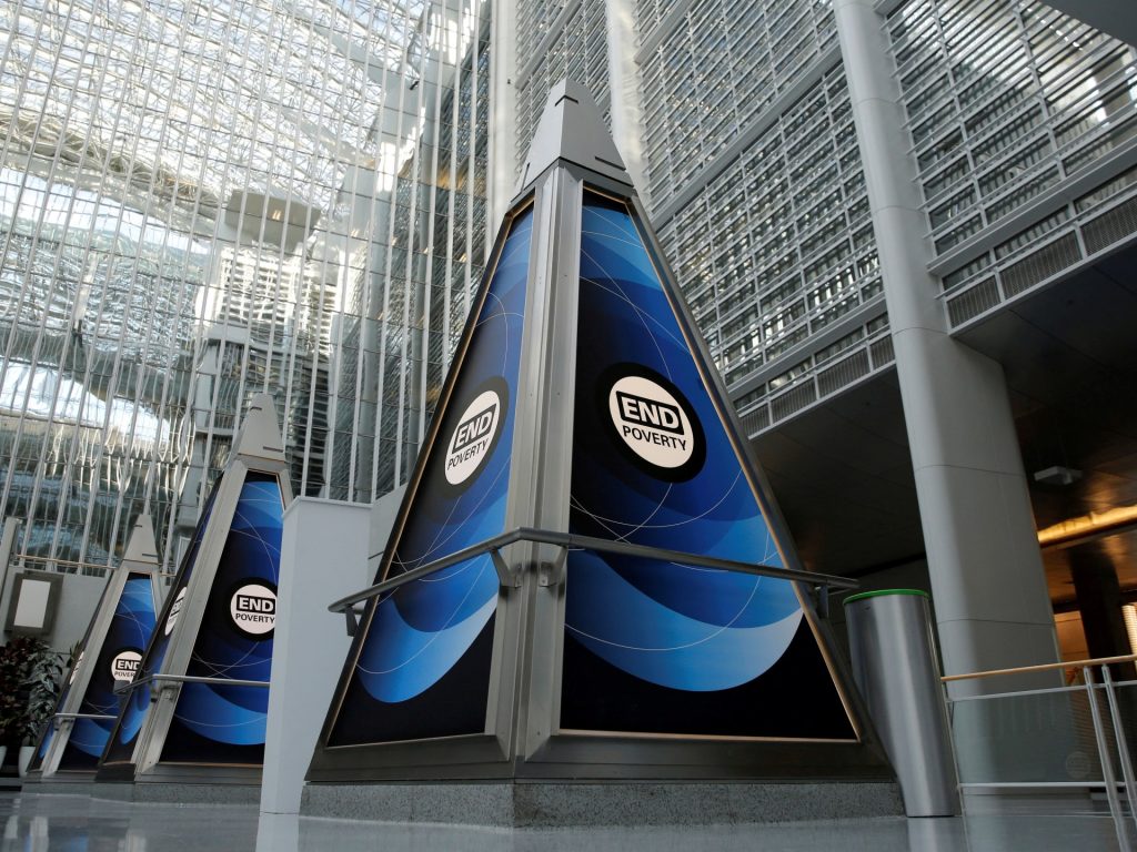 I paesi più poveri nella peggiore situazione finanziaria dal 2006, afferma la Banca Mondiale