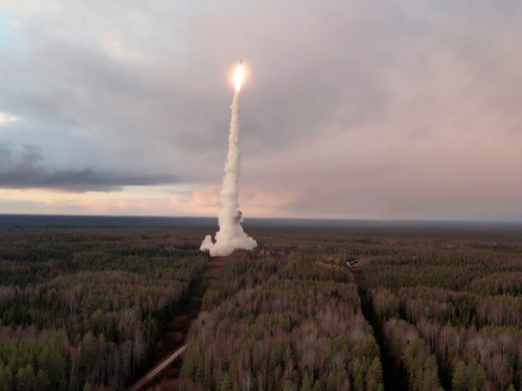Il russo Putin lancia esercitazioni di forze nucleari simulando attacchi